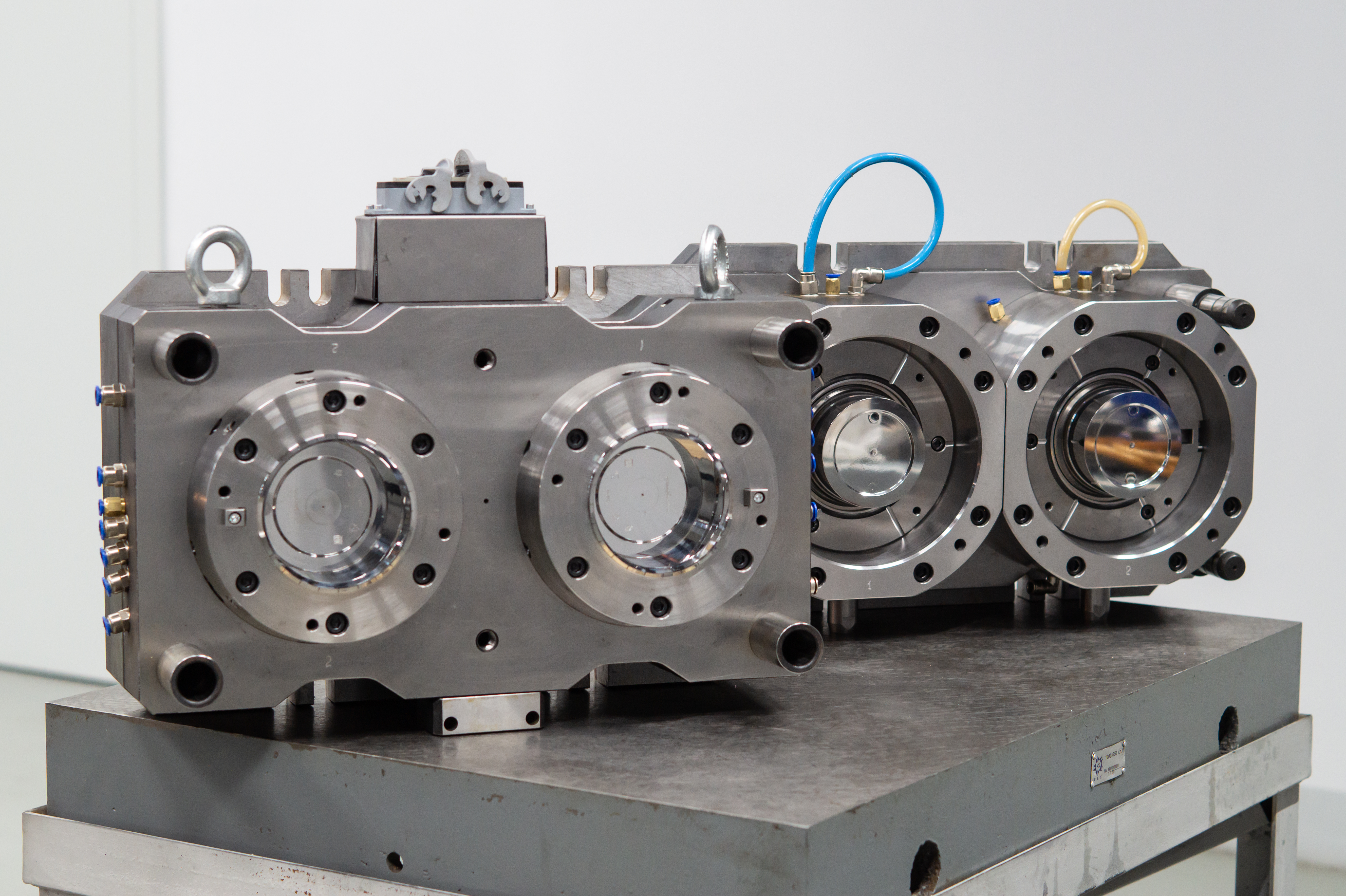 Горячеканальная пресс-форма для изготовления ведра 485 мл